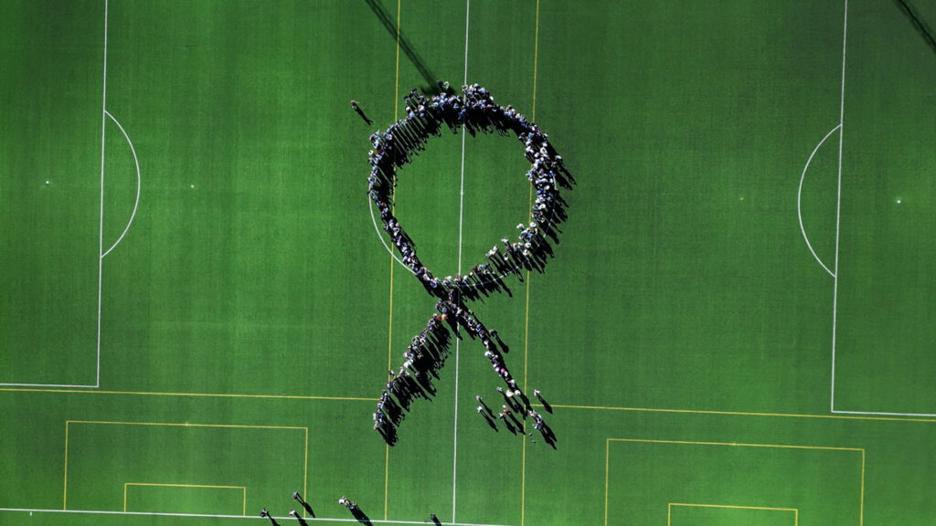 Benissa celebra el 25N con un lazo humano y la participación del alumnado